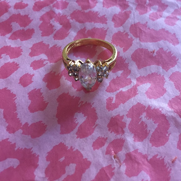 BEAUTIFUL RING - Picture 1 of 3